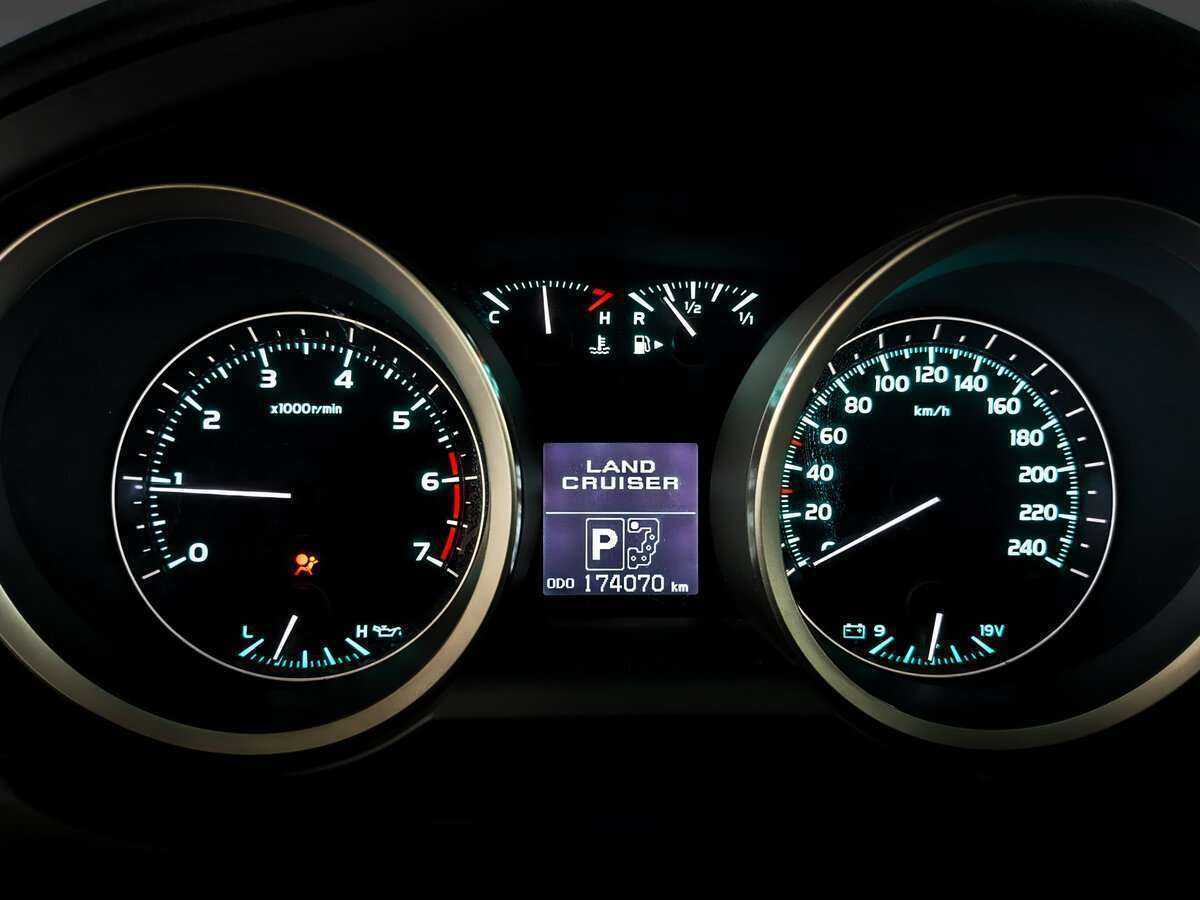 Купить Toyota Land Cruiser с пробегом. Фото: #6