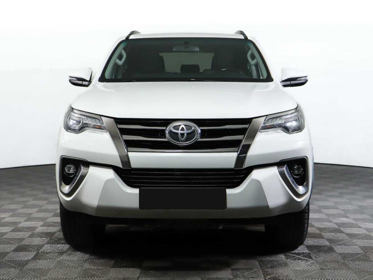 Купить Toyota Fortuner с пробегом. Фото: #0