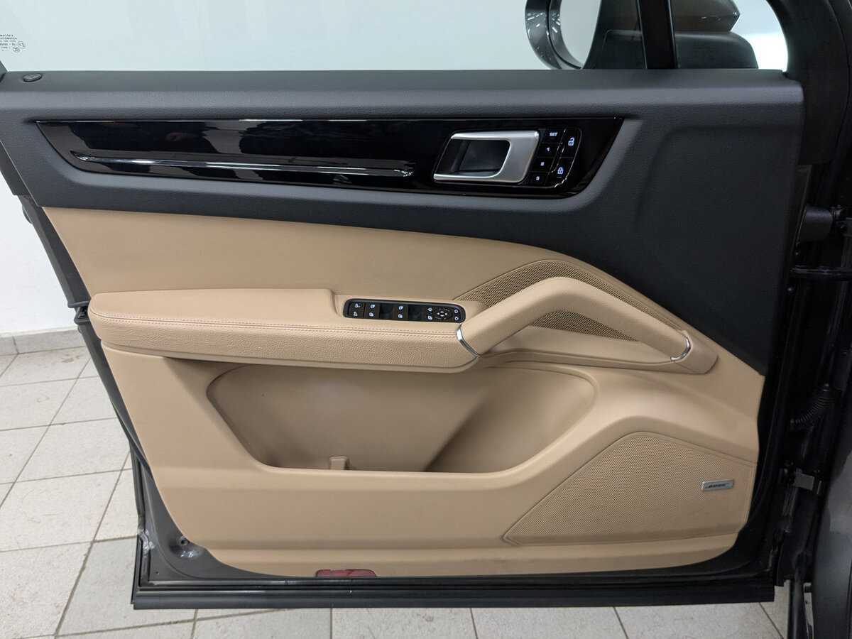 Купить Porsche Cayenne с пробегом. Фото: #18