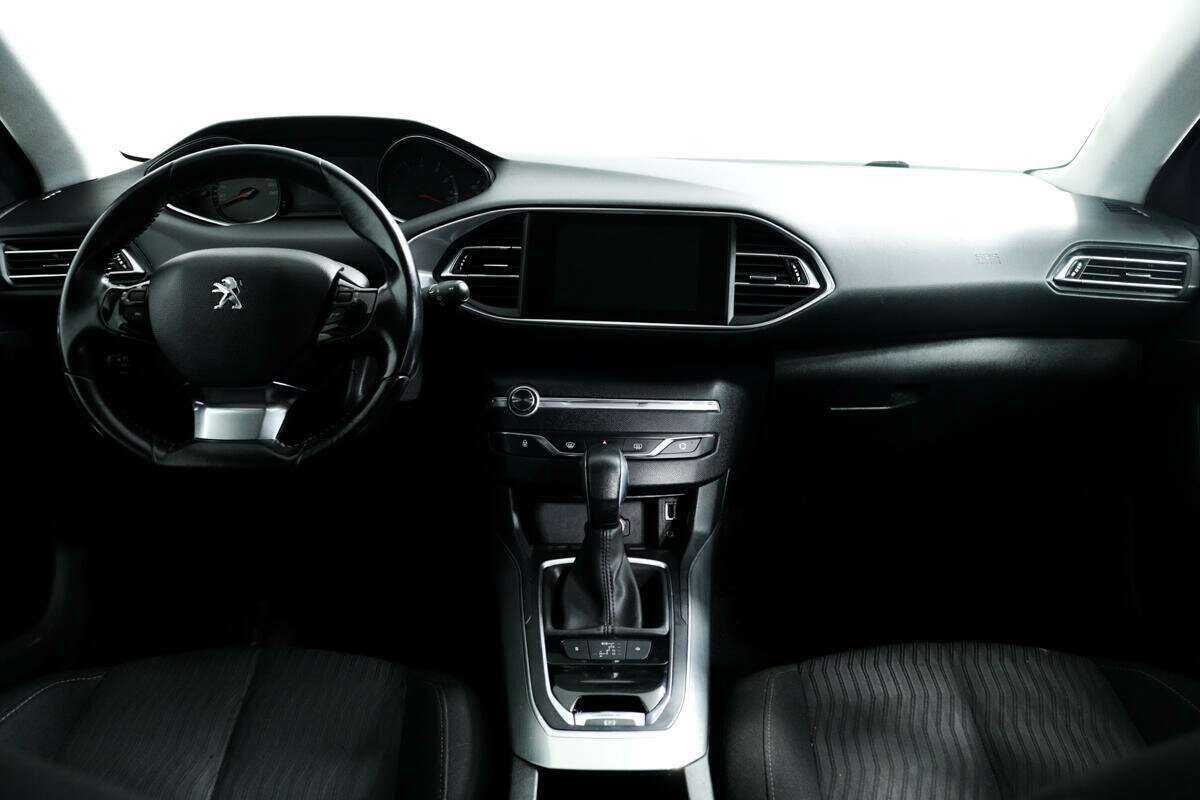 Купить Peugeot 308 с пробегом. Фото: #10