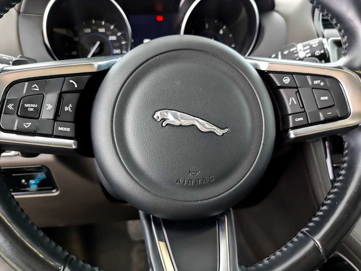 Купить Jaguar F-Pace с пробегом. Фото: #22