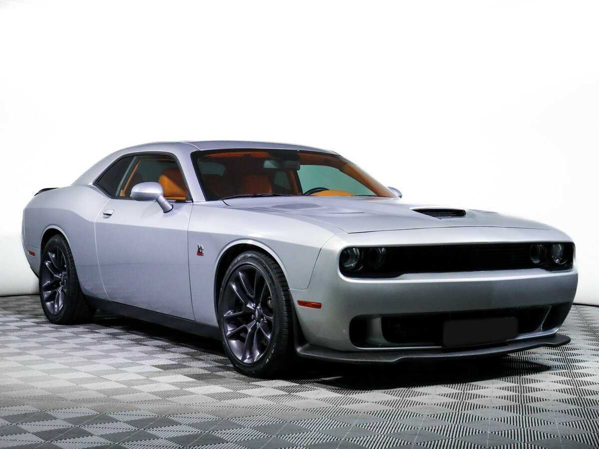 Купить Dodge Challenger с пробегом. Фото: #2