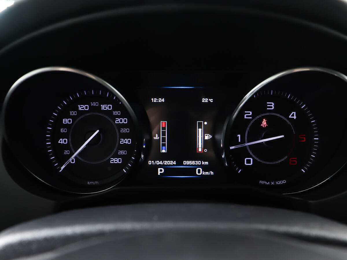 Купить Jaguar XE с пробегом. Фото: #12