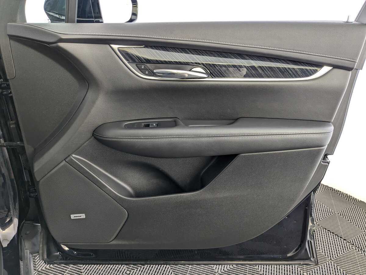 Купить Cadillac XT6 с пробегом. Фото: #22