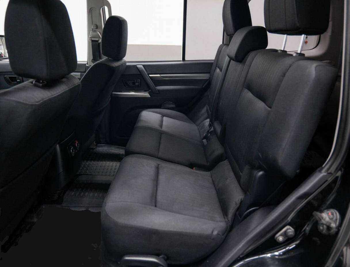 Купить Mitsubishi Pajero с пробегом. Фото: #15