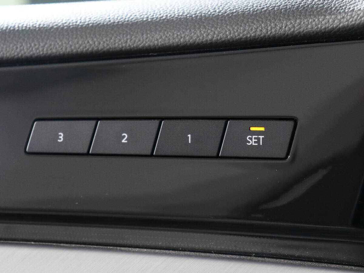 Купить Volkswagen Touareg с пробегом. Фото: #14