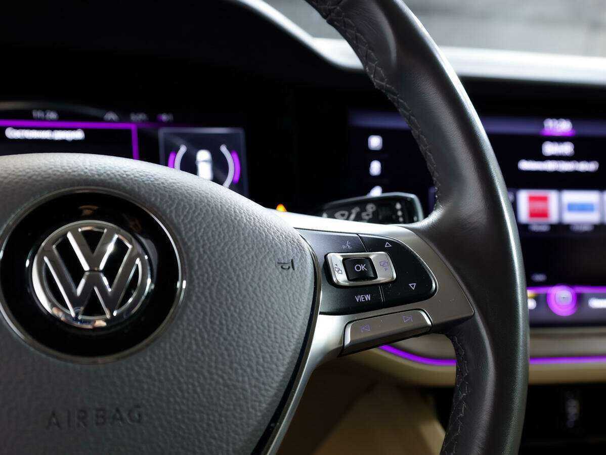 Купить Volkswagen Touareg с пробегом. Фото: #20