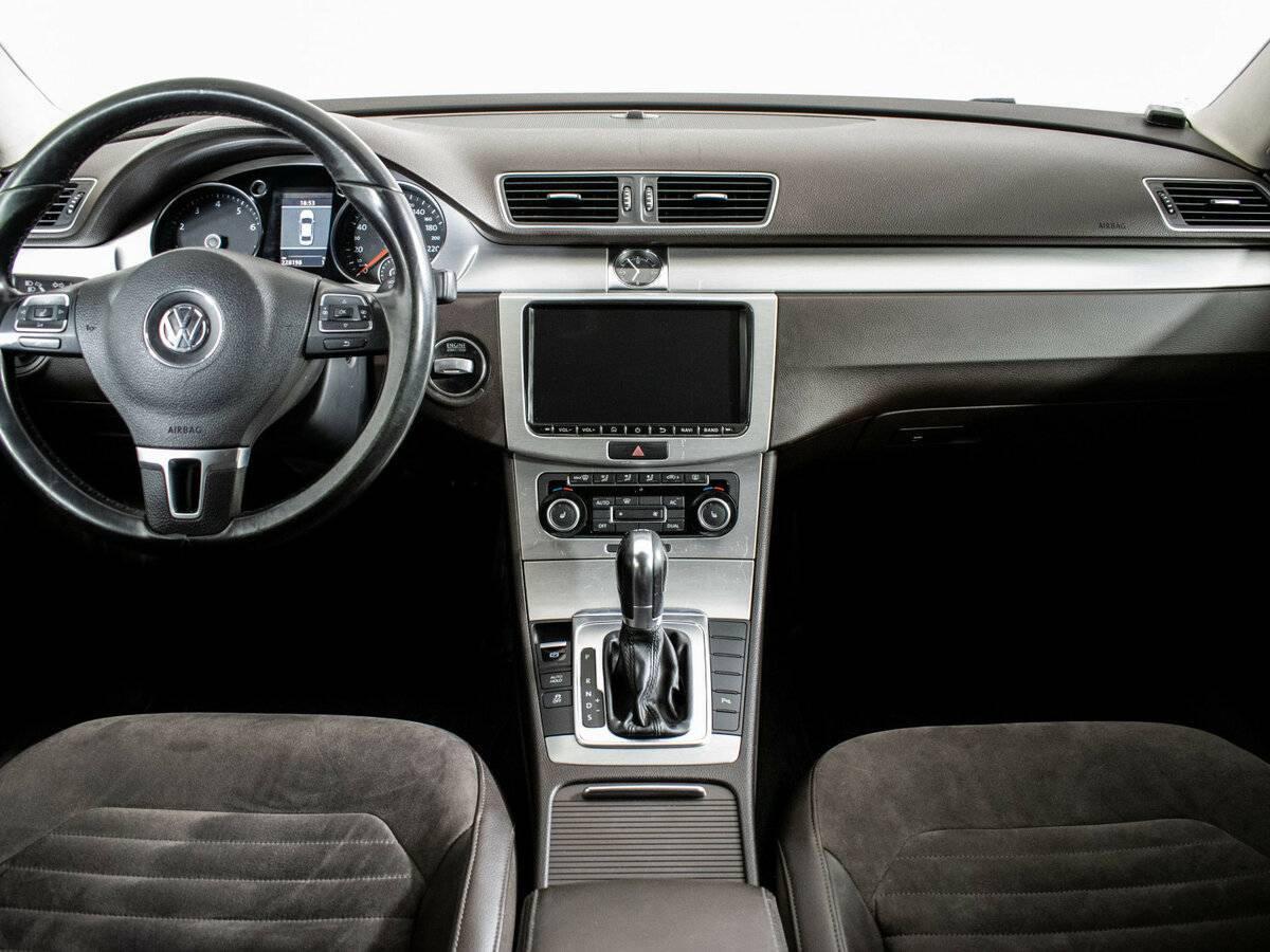 Купить Volkswagen Passat с пробегом. Фото: #10