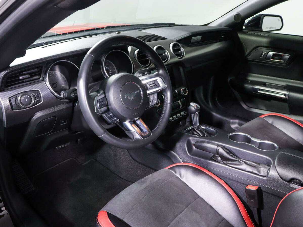 Купить Ford Mustang с пробегом. Фото: #13