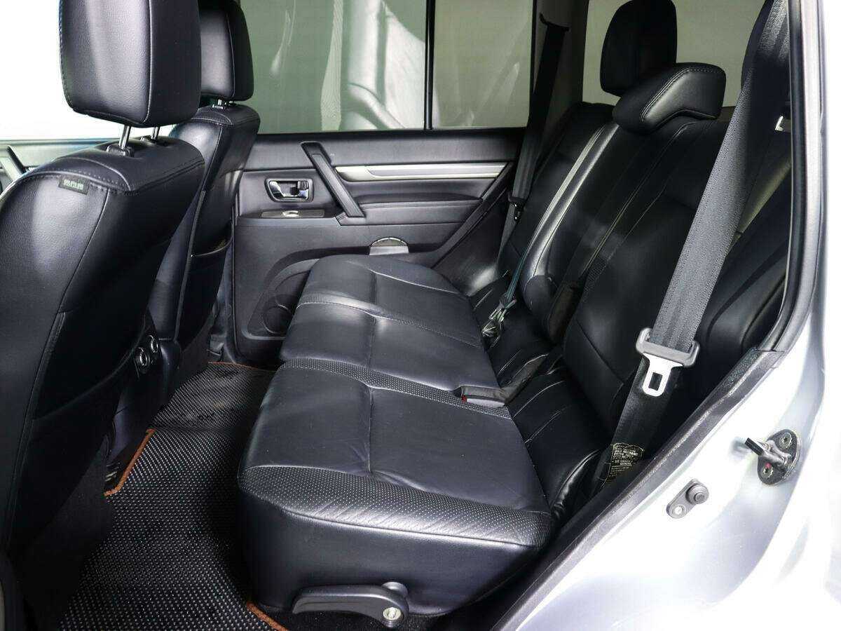 Купить Mitsubishi Pajero с пробегом. Фото: #8
