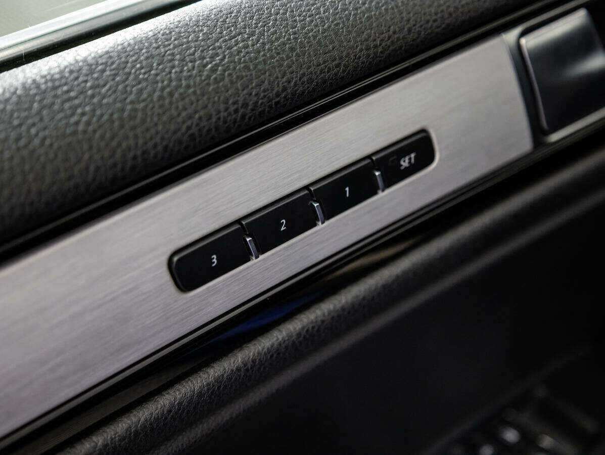 Купить Volkswagen Touareg с пробегом. Фото: #16