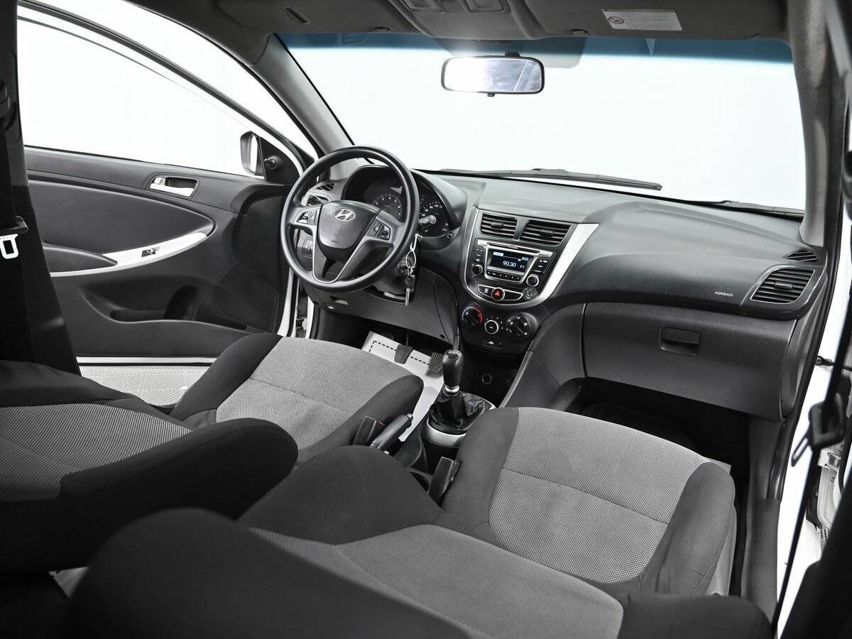 Купить Hyundai Solaris с пробегом. Фото: #12
