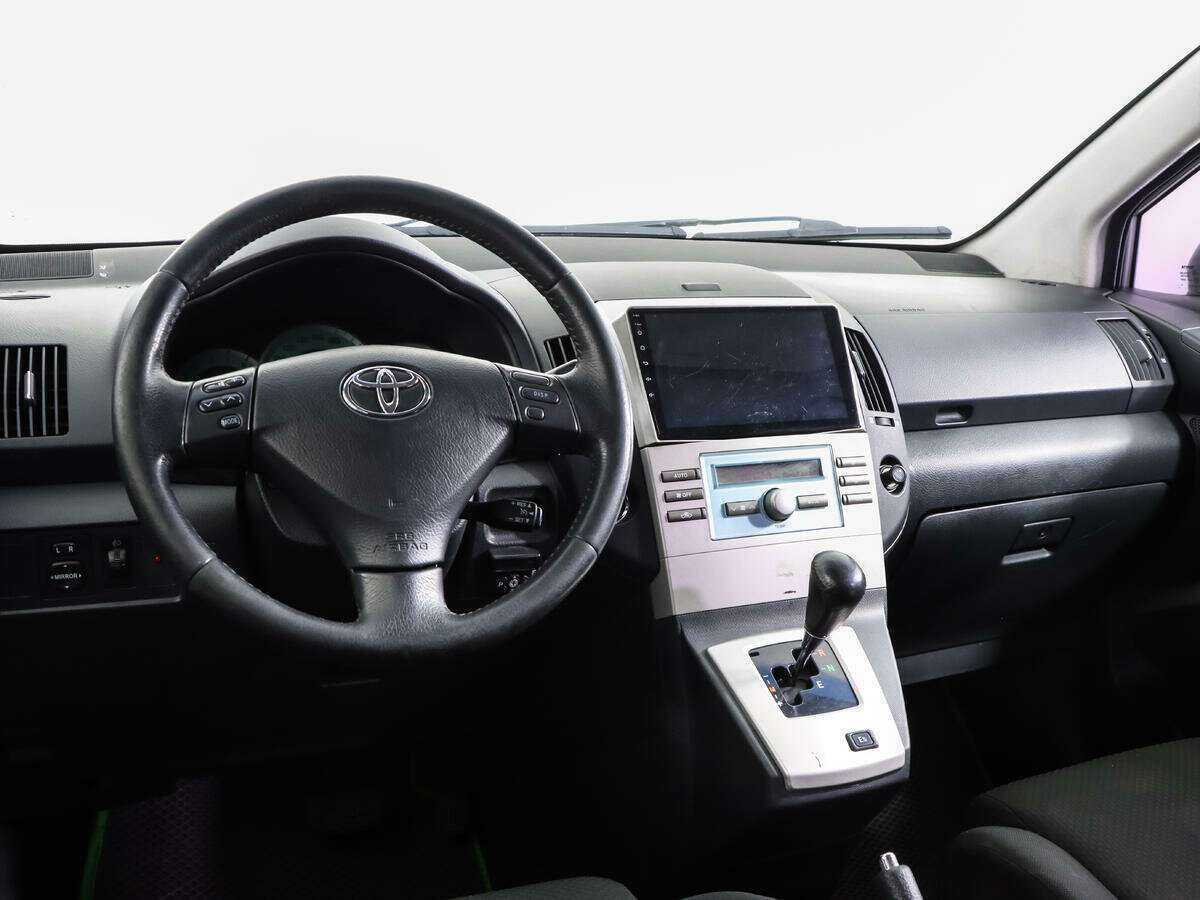Купить Toyota Corolla Verso с пробегом. Фото: #10