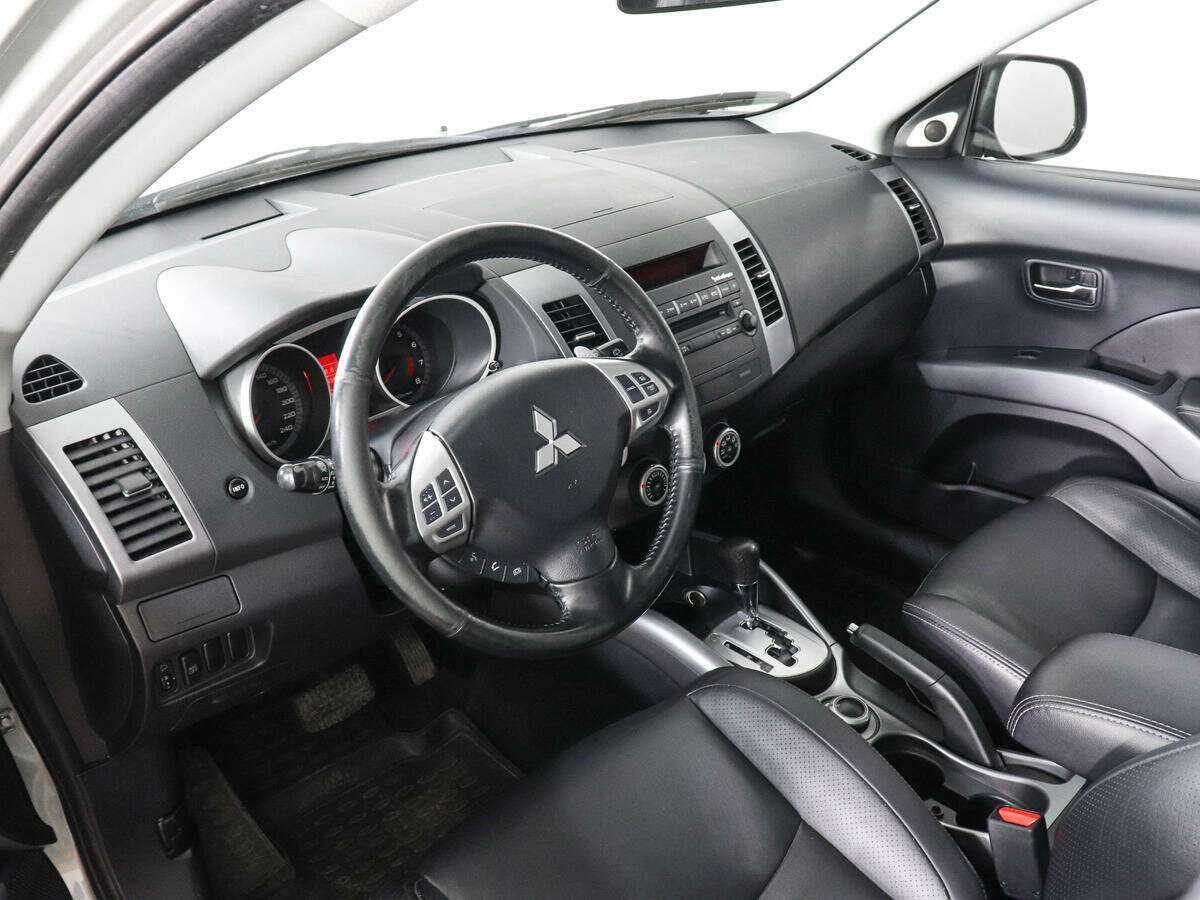 Купить Mitsubishi Outlander с пробегом. Фото: #8