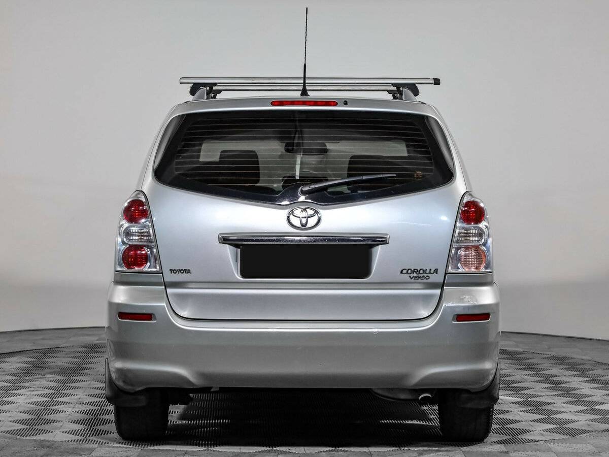Купить Toyota Corolla Verso с пробегом. Фото: #4