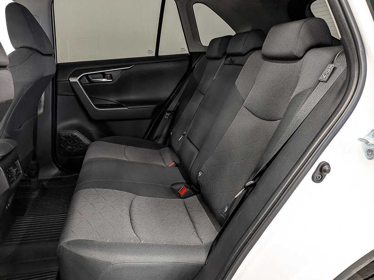 Купить Toyota RAV4 с пробегом. Фото: #17