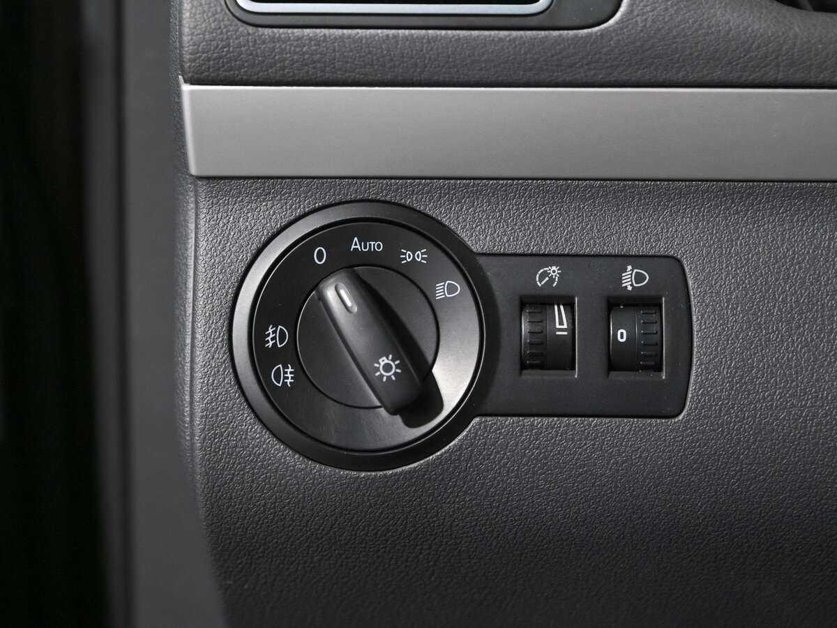 Купить Volkswagen Touran с пробегом. Фото: #12