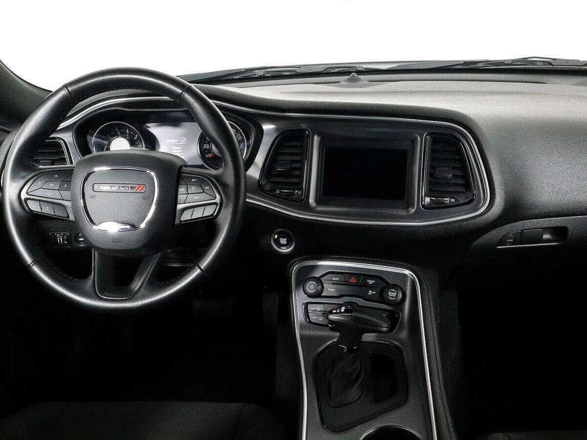 Купить Dodge Challenger с пробегом. Фото: #9