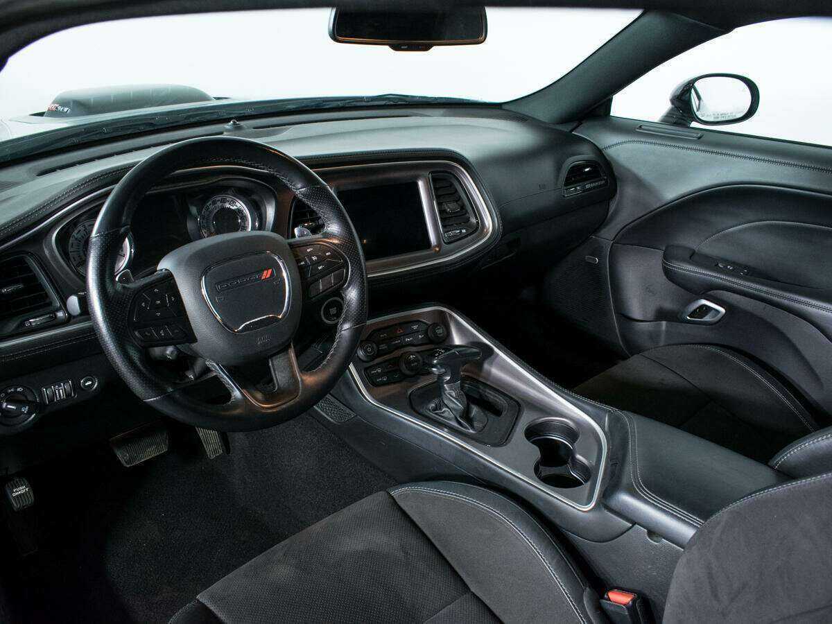 Купить Dodge Challenger с пробегом. Фото: #12