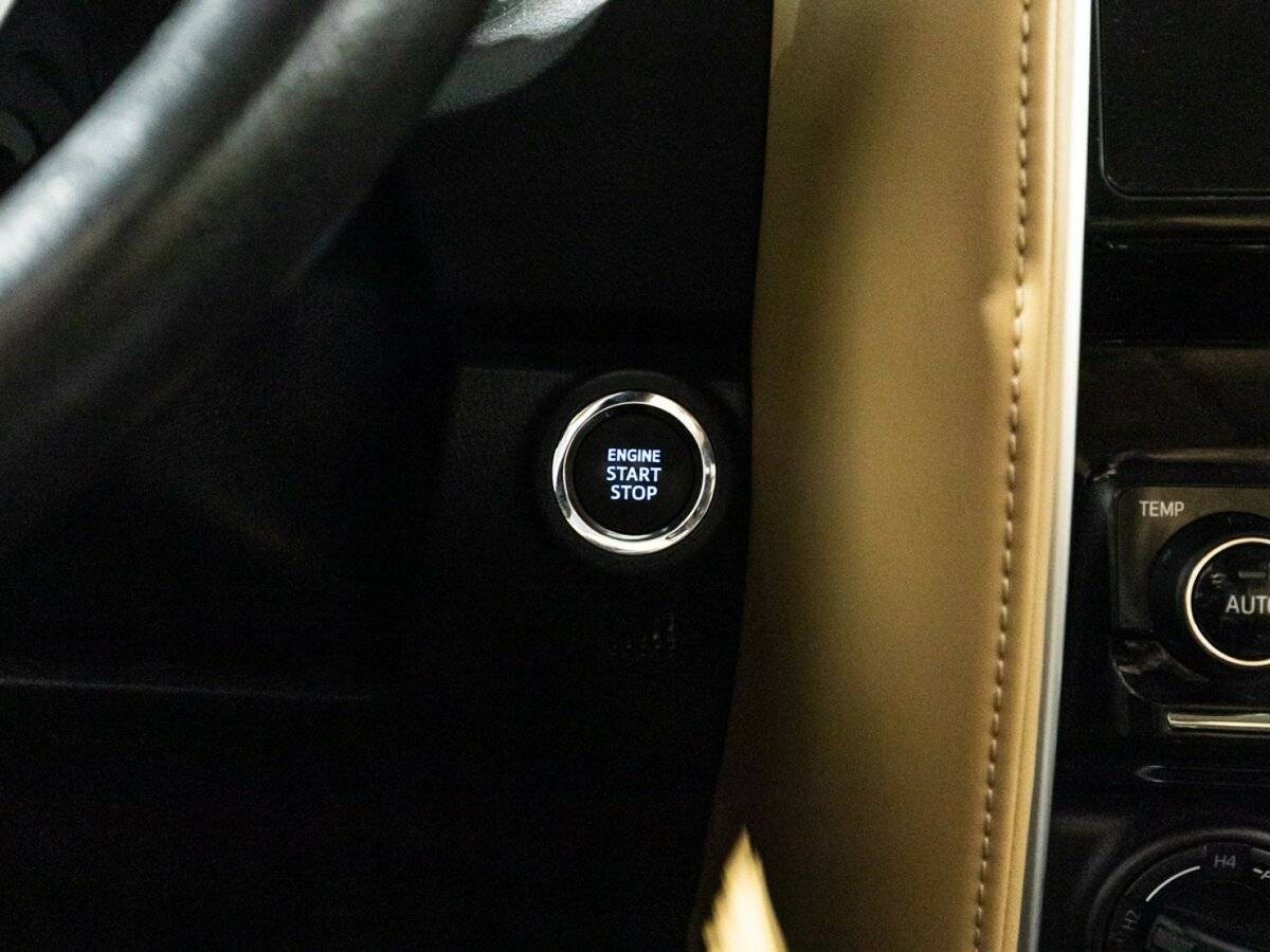 Купить Toyota Fortuner с пробегом. Фото: #16