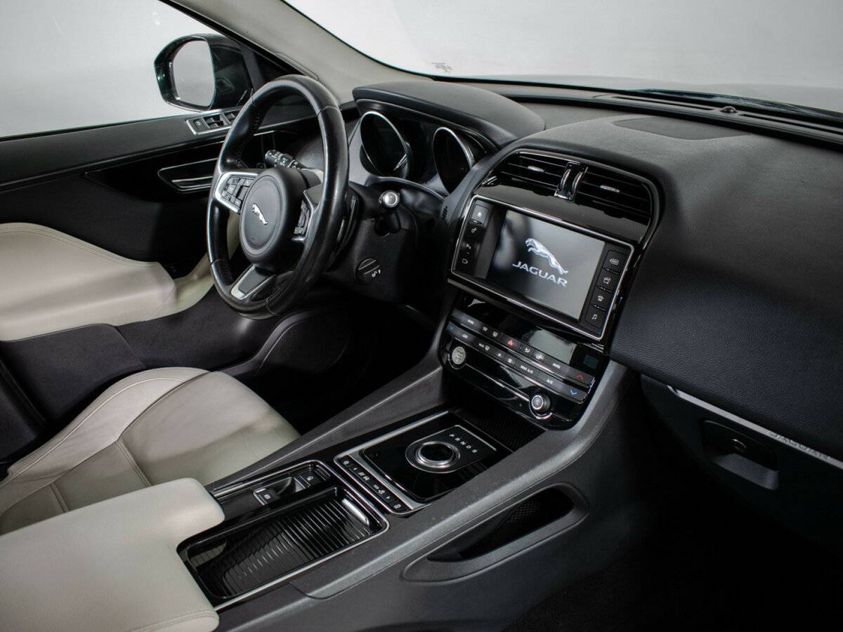 Купить Jaguar F-Pace с пробегом. Фото: #8