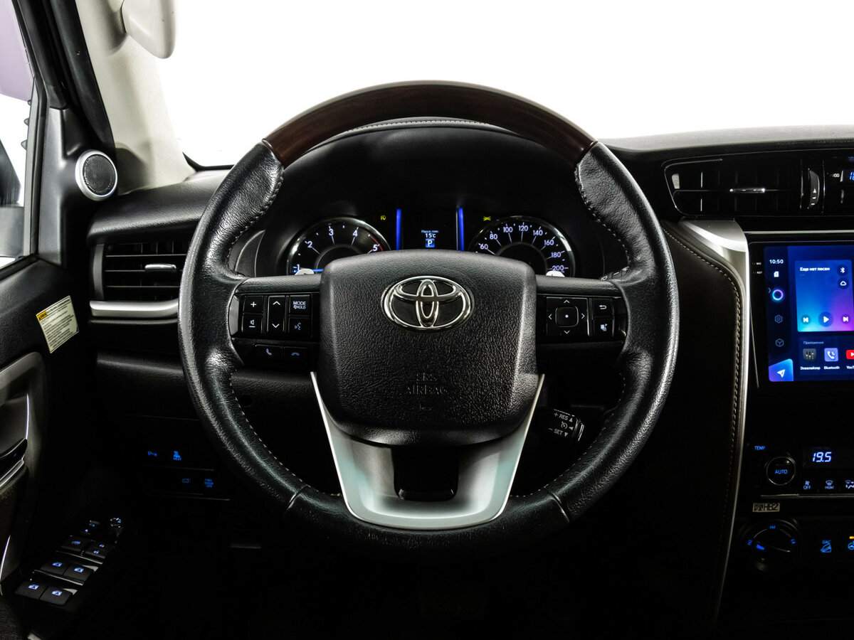 Купить Toyota Fortuner с пробегом. Фото: #12