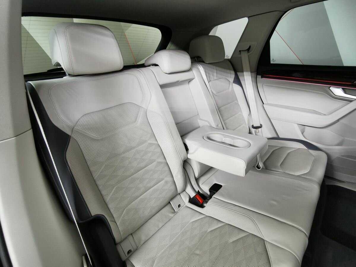 Купить Volkswagen Touareg с пробегом. Фото: #12