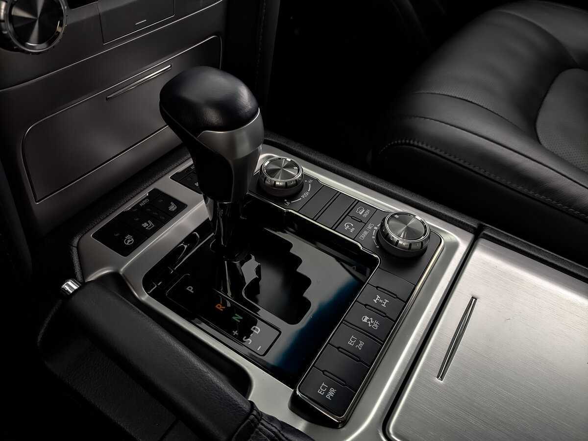 Купить Toyota Land Cruiser с пробегом. Фото: #23