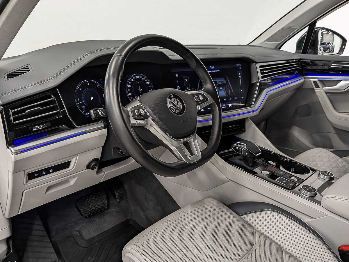 Купить Volkswagen Touareg с пробегом. Фото: #14