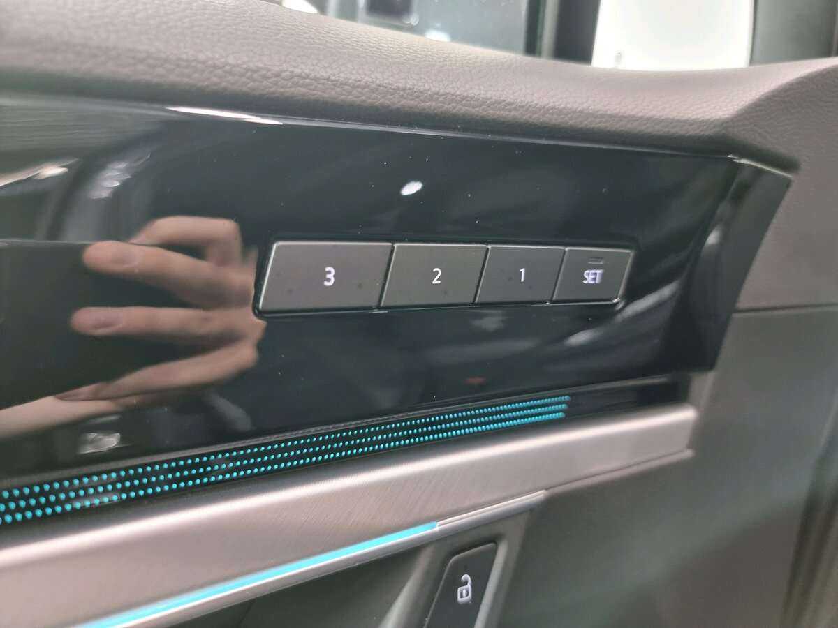 Купить Volkswagen Touareg с пробегом. Фото: #10