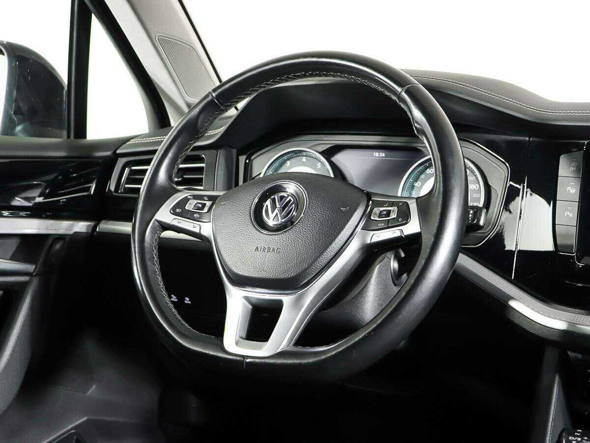 Купить Volkswagen Touareg с пробегом. Фото: #17