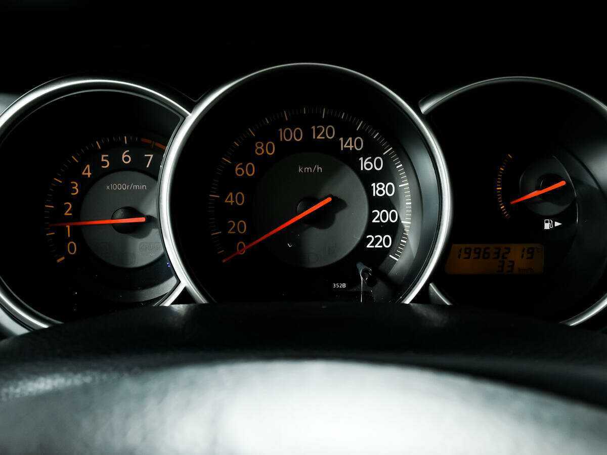 Купить Nissan Tiida с пробегом. Фото: #9