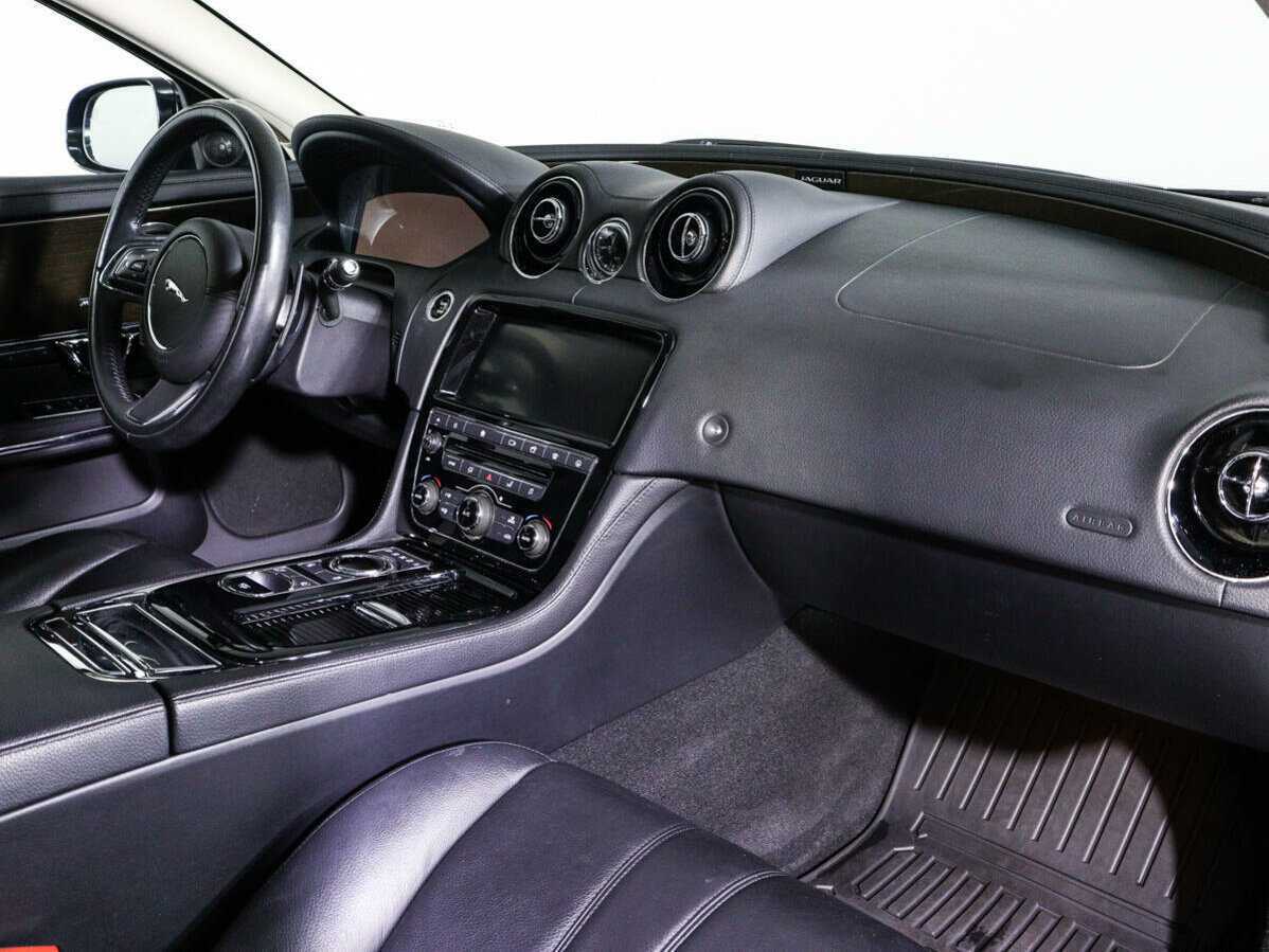 Купить Jaguar XJ с пробегом. Фото: #8