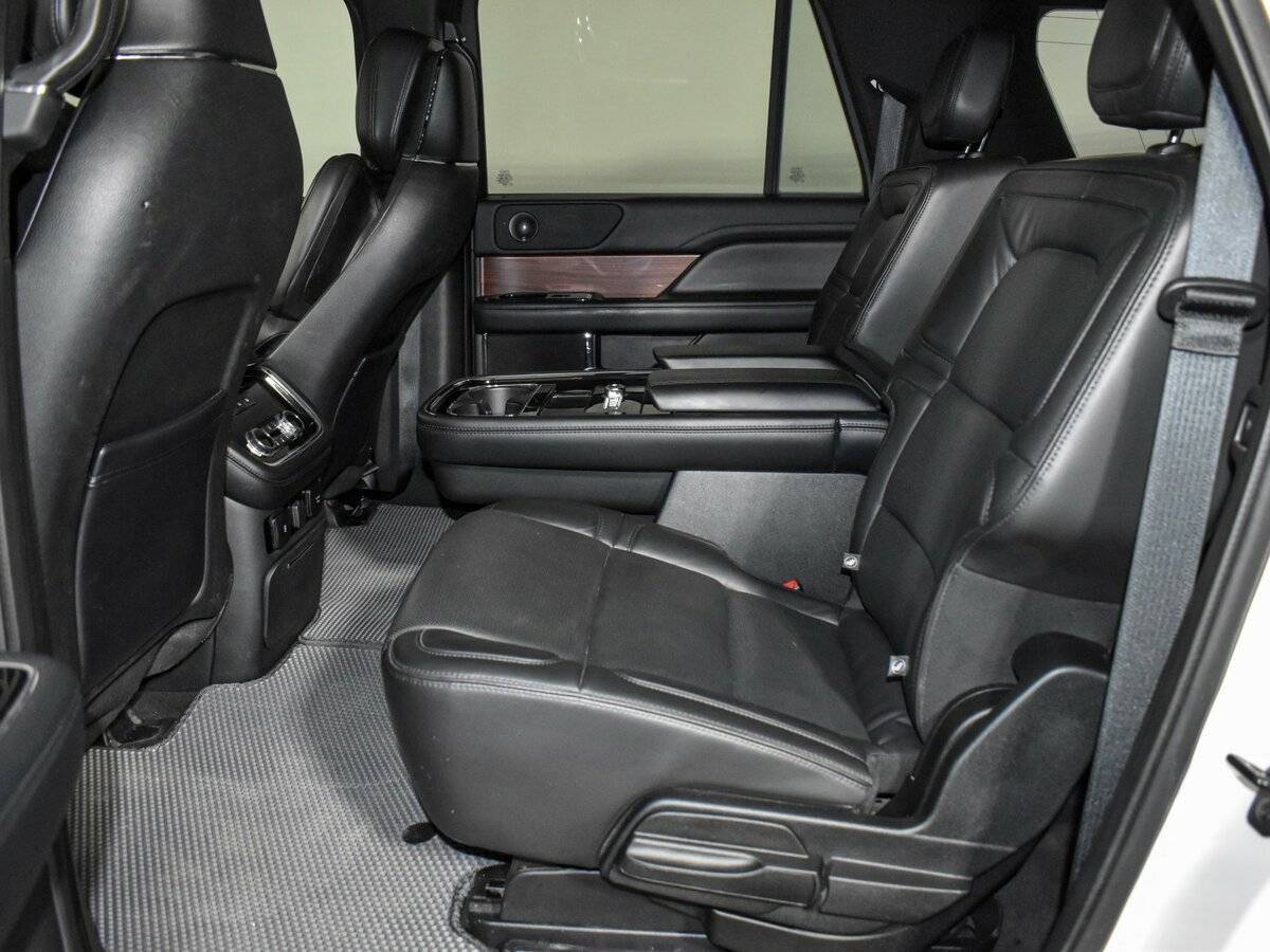 Купить Lincoln Navigator с пробегом. Фото: #10