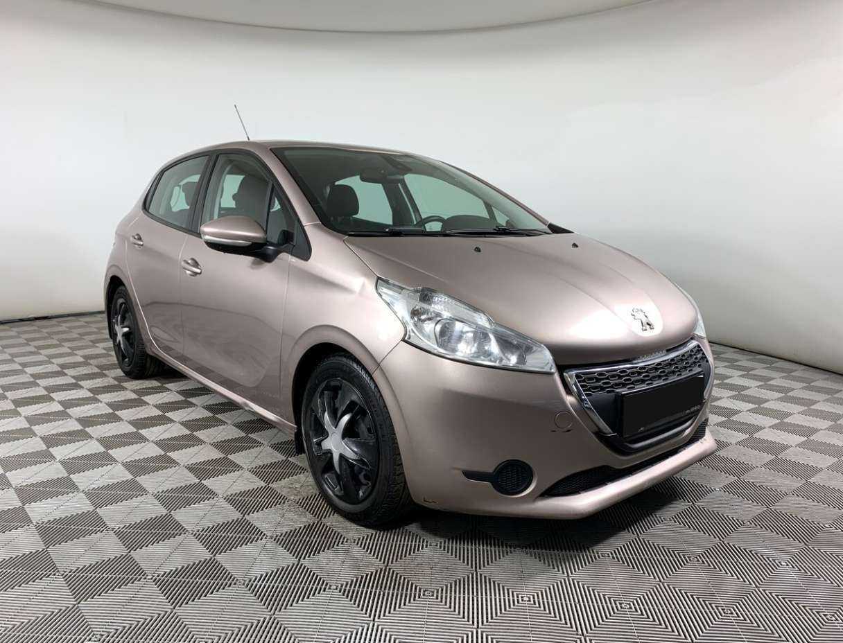 Купить Peugeot 208 с пробегом. Фото: #2