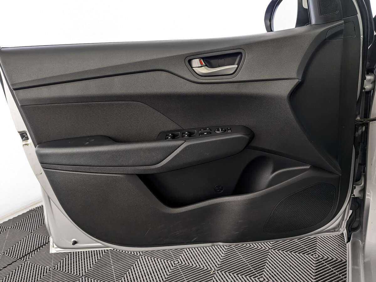 Купить Hyundai Solaris с пробегом. Фото: #14