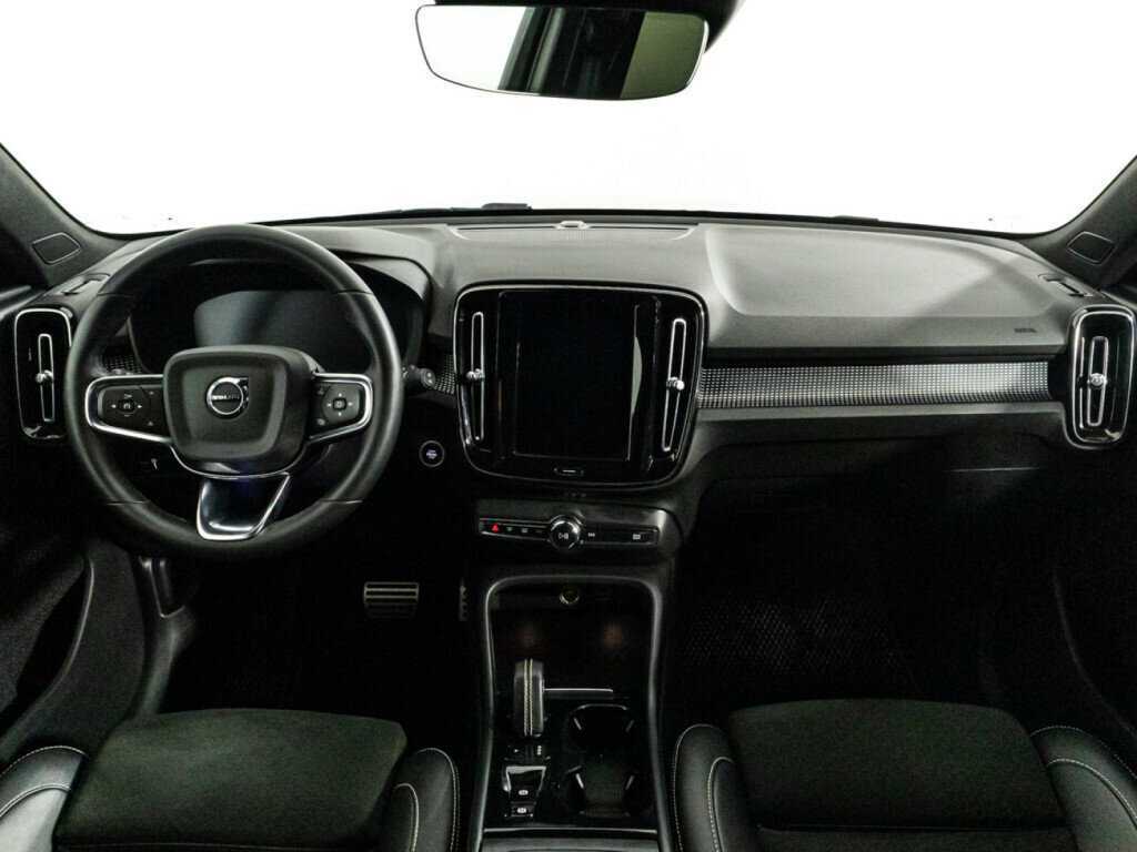 Купить Volvo XC40 с пробегом. Фото: #12