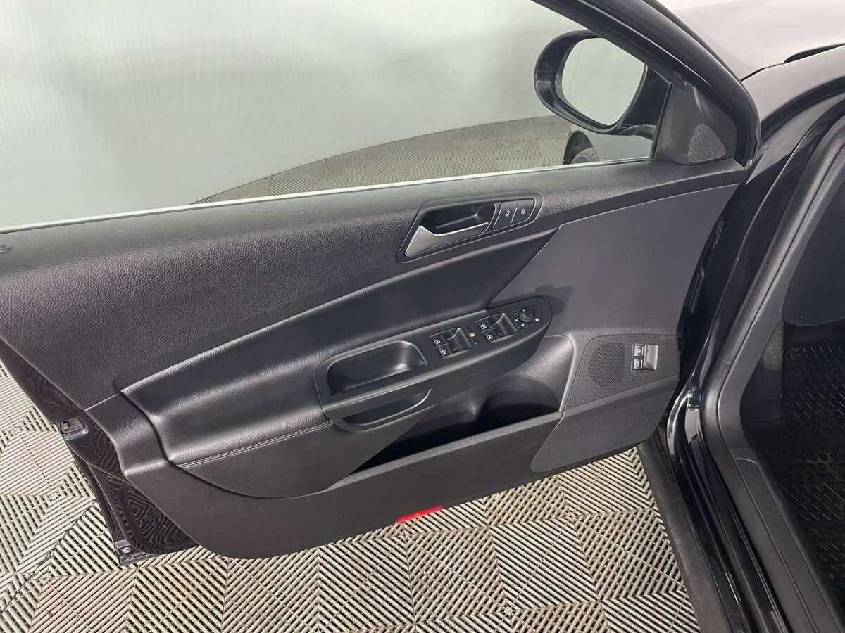 Купить Volkswagen Passat с пробегом. Фото: #7