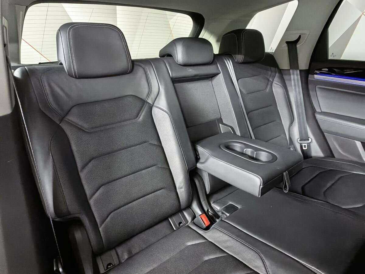 Купить Volkswagen Touareg с пробегом. Фото: #12