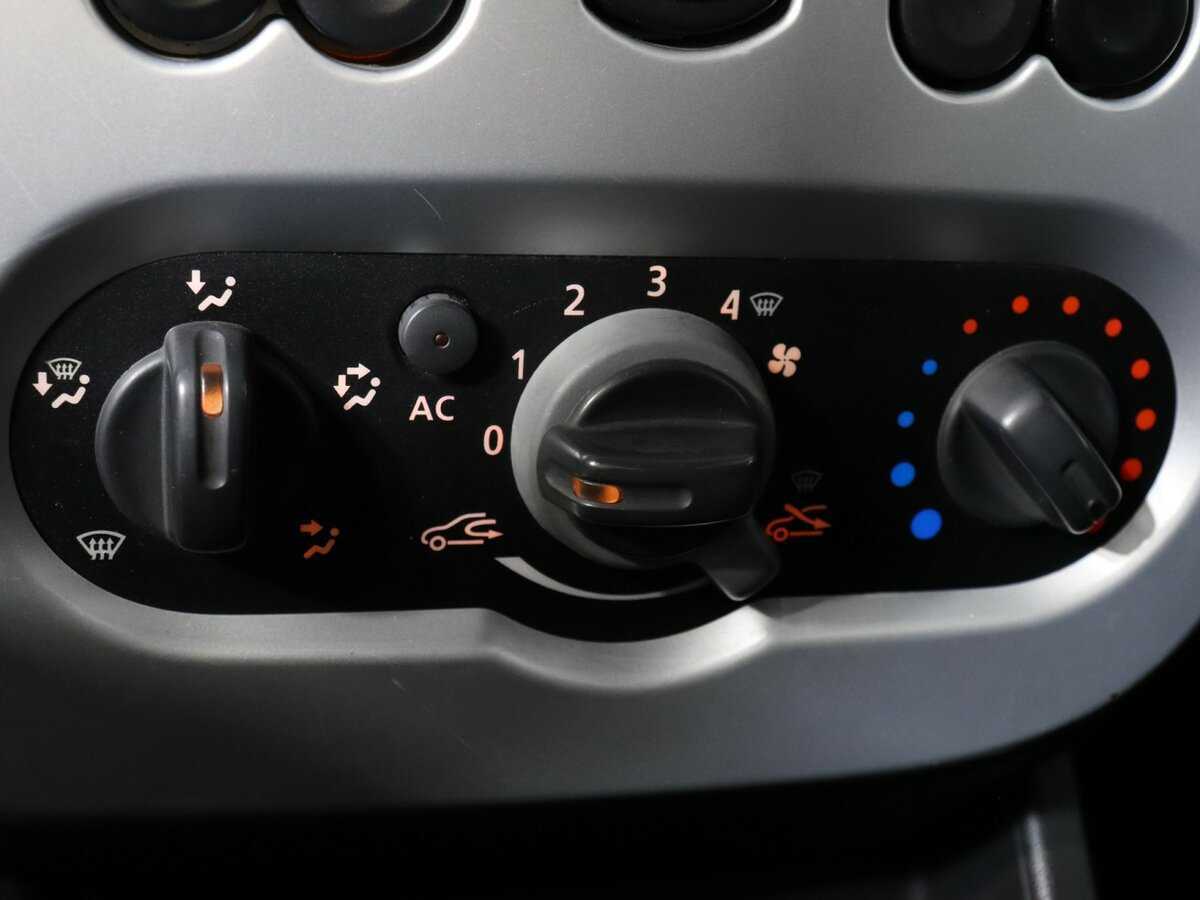 Купить Renault Sandero с пробегом. Фото: #11