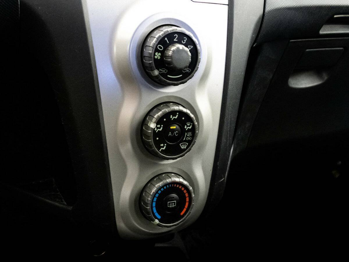 Купить Toyota Yaris с пробегом. Фото: #12