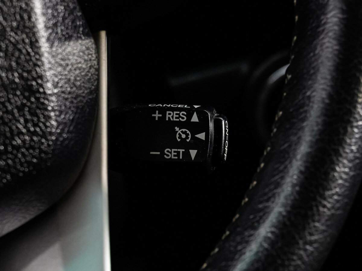 Купить Toyota Fortuner с пробегом. Фото: #16