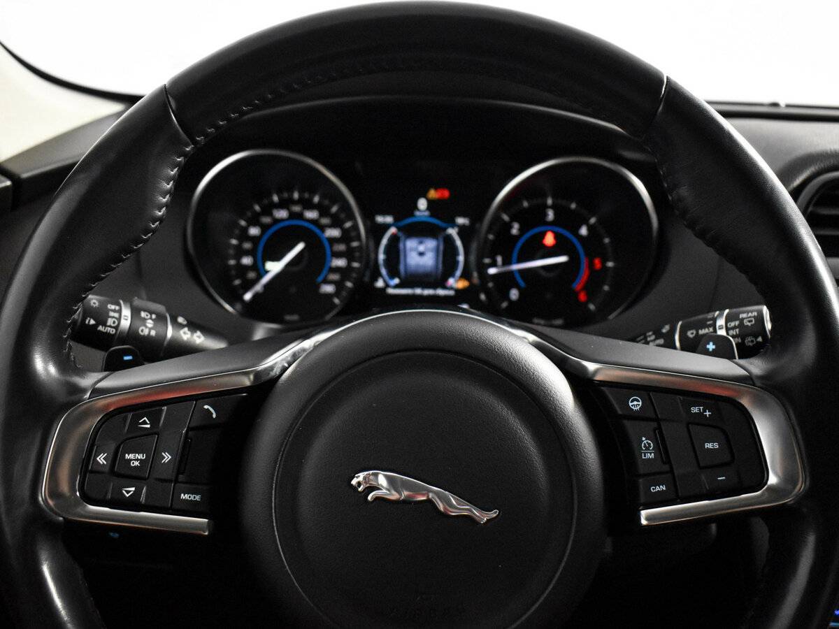 Купить Jaguar F-Pace с пробегом. Фото: #16