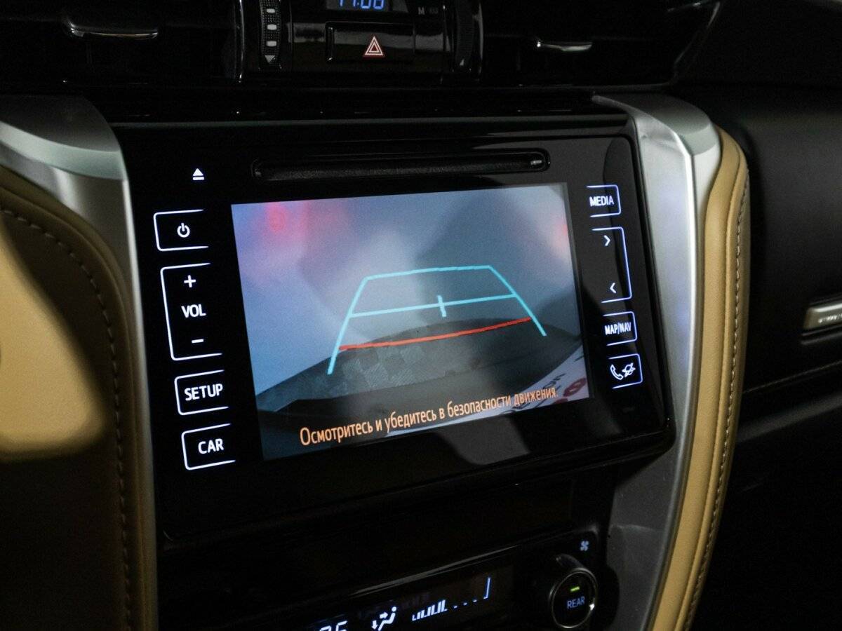 Купить Toyota Fortuner с пробегом. Фото: #17