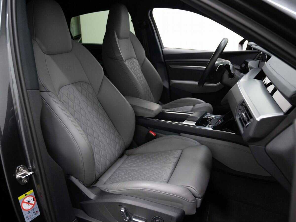 Купить Audi e-tron с пробегом. Фото: #11