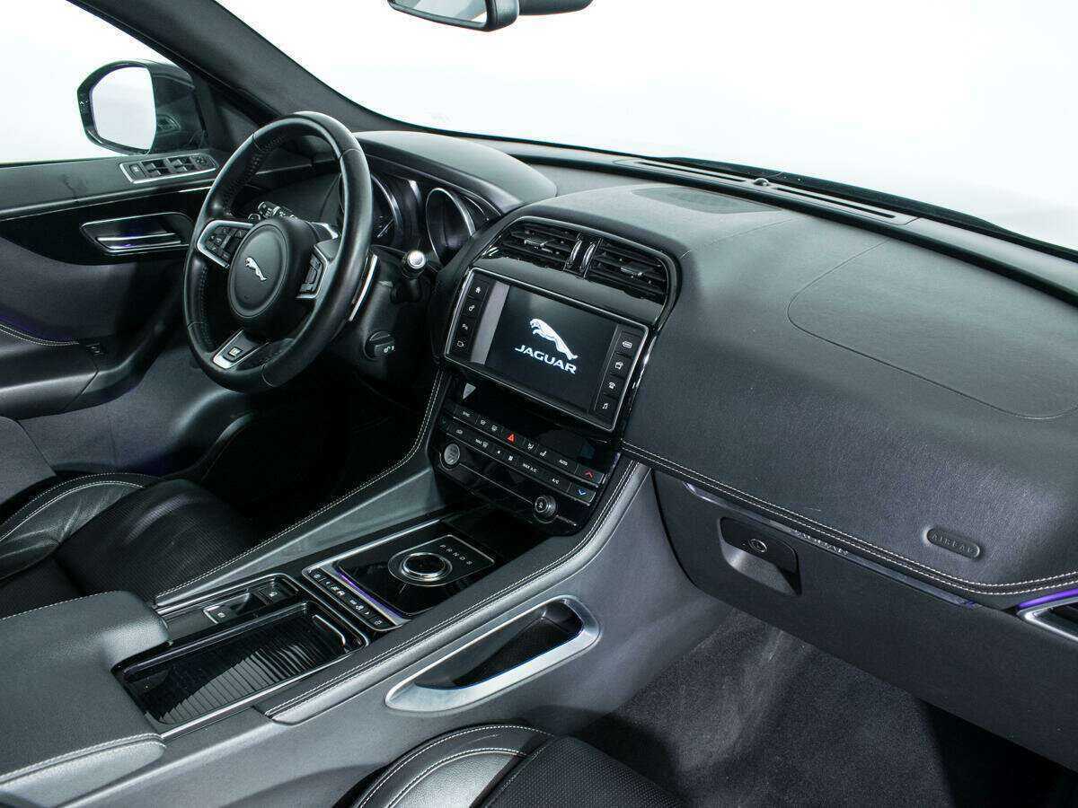Купить Jaguar F-Pace с пробегом. Фото: #8