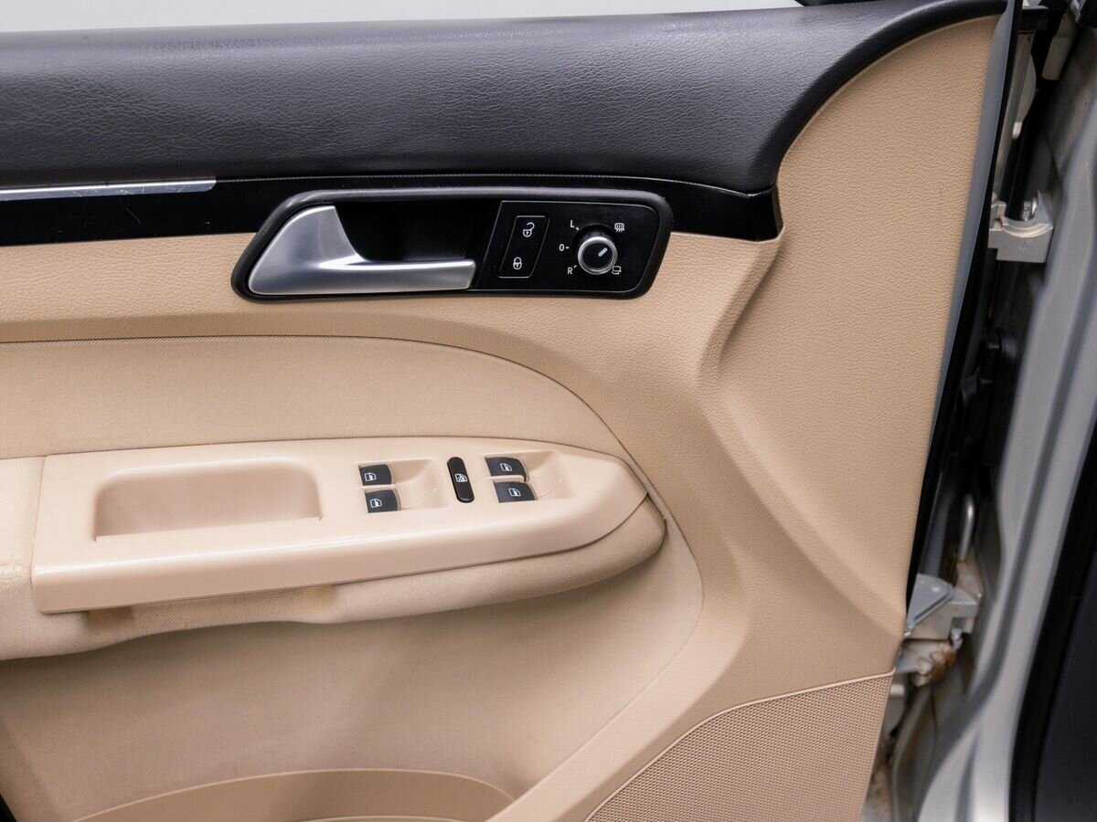 Купить Volkswagen Touran с пробегом. Фото: #15