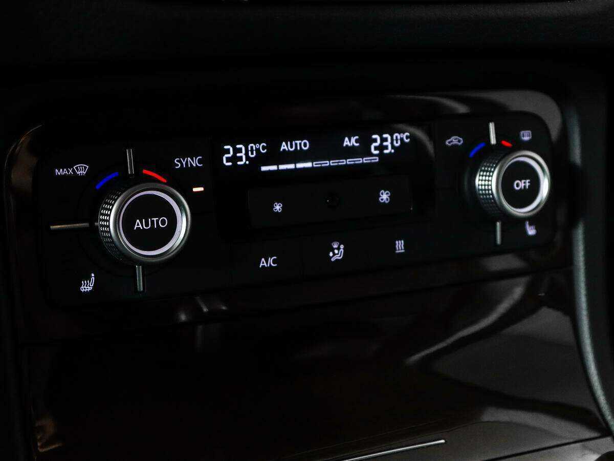 Купить Volkswagen Touareg с пробегом. Фото: #15
