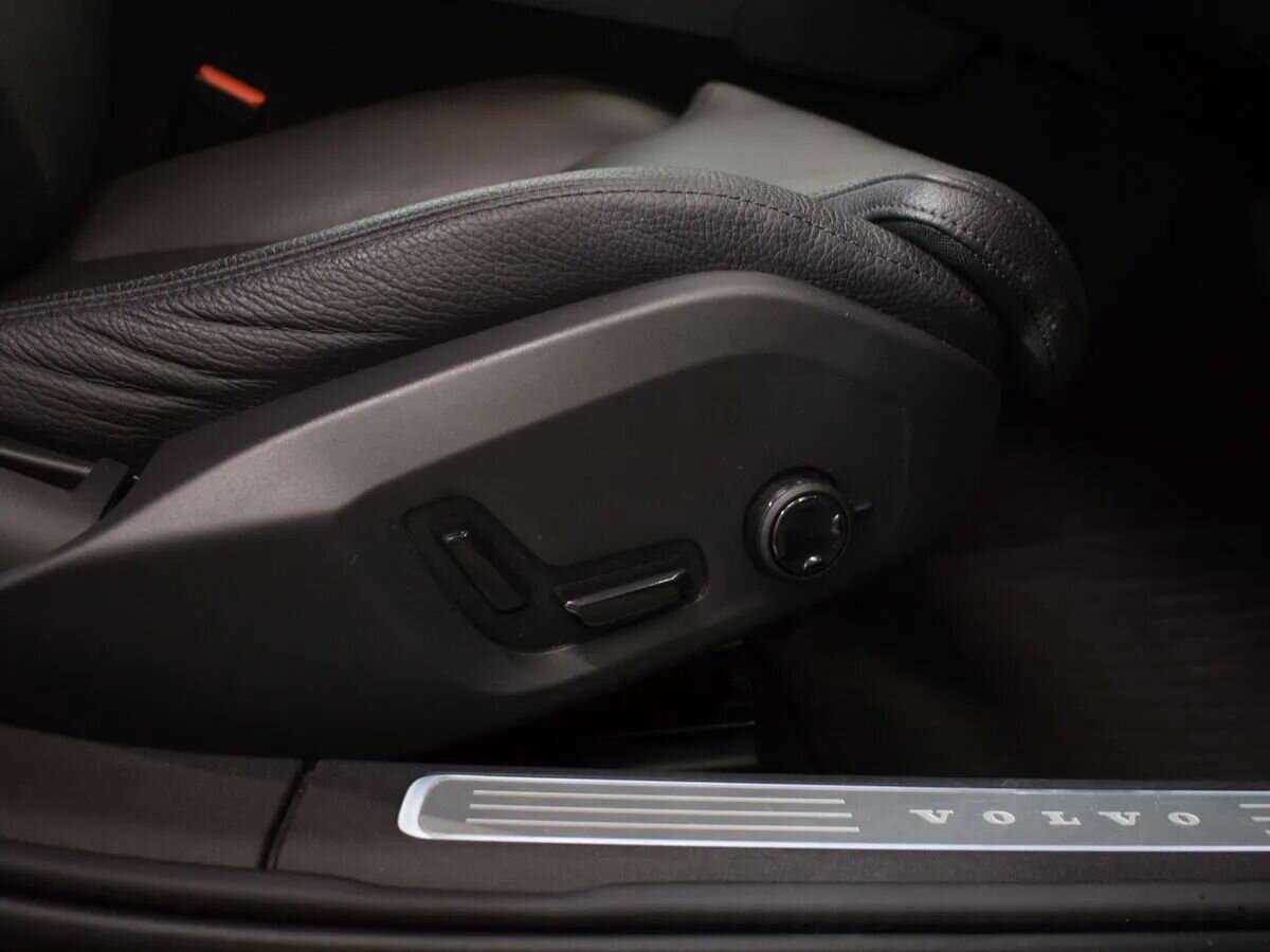 Купить Volvo S90 с пробегом. Фото: #18