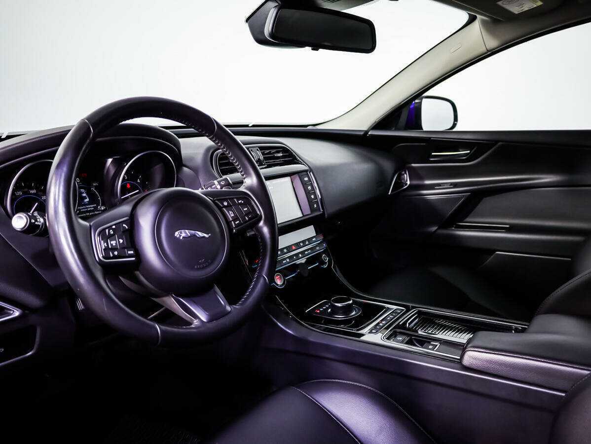 Купить Jaguar XE с пробегом. Фото: #9